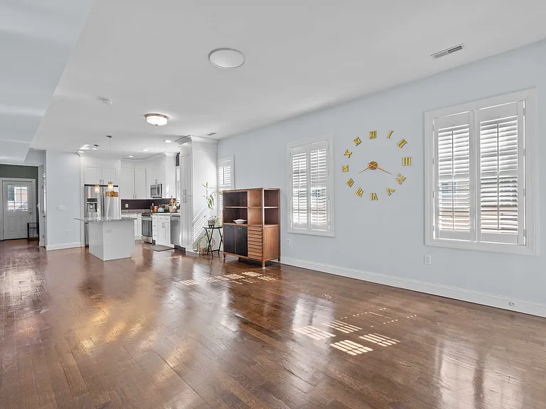 74 Kingsdale St #3 — Photo 3