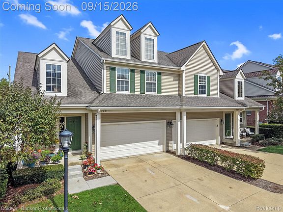 2nd image of 731 E Bluff Ct