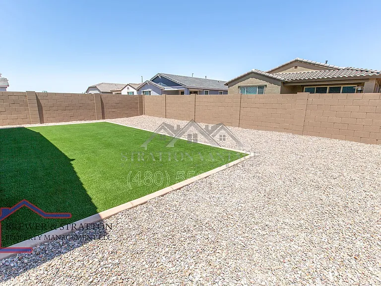 2226 E Kelly Dr — Photo 40