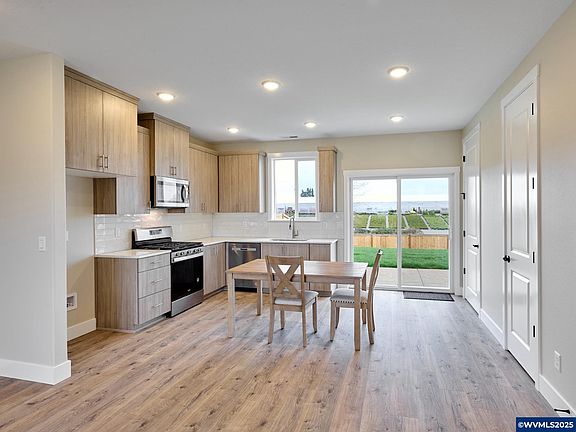 3rd image of 5592 49th Ave NE