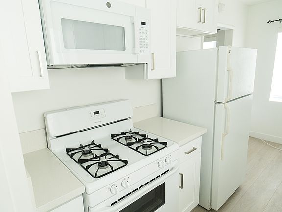 Kitchen and appliances