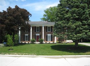 908 Ravine Terrace Ct, Rochester Hills, MI 48307