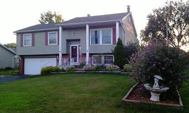 2nd image of 82 Maple Ct