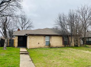 316 Gregory Ln, Grand Prairie, TX 75052