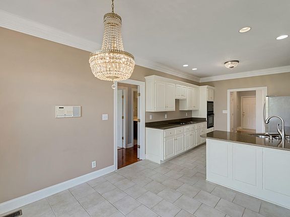 5th image of 2851 Carriage Way