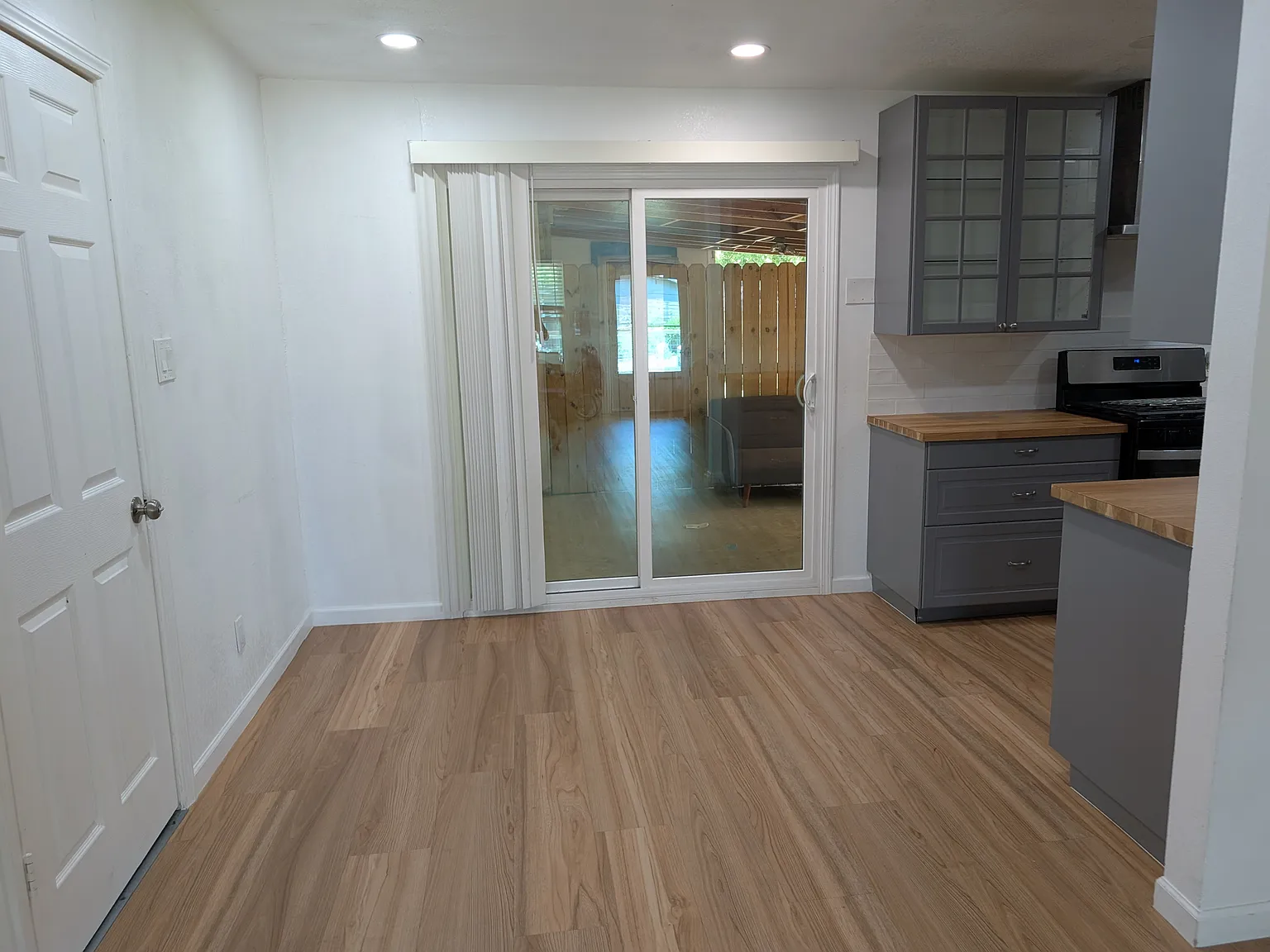 3 bed, 1400 sqft, $2,000 — Photo 4