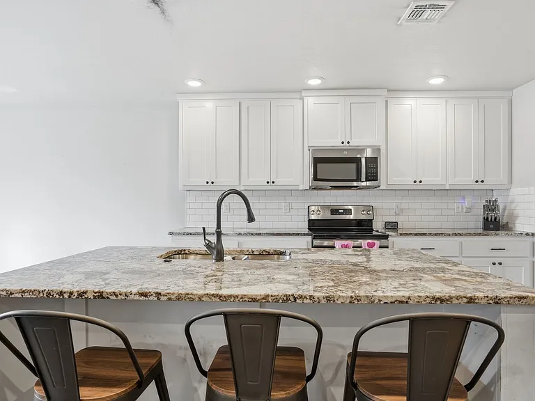 4304 SW Brandon Ln — Photo 8