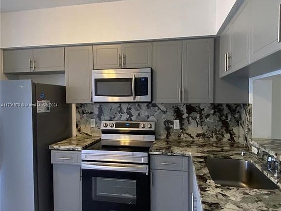2nd image of 16670 Hemingway Dr