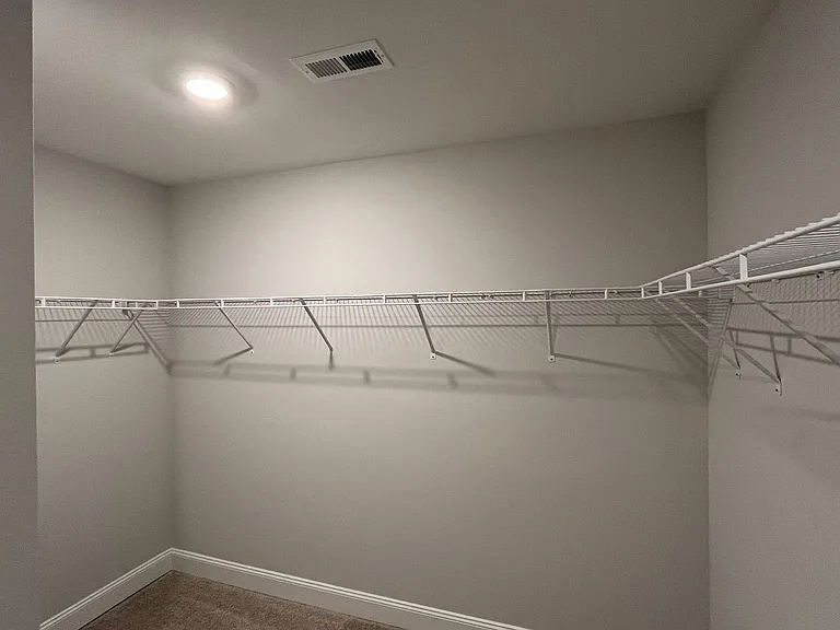 816 Challenger Ln — Photo 18