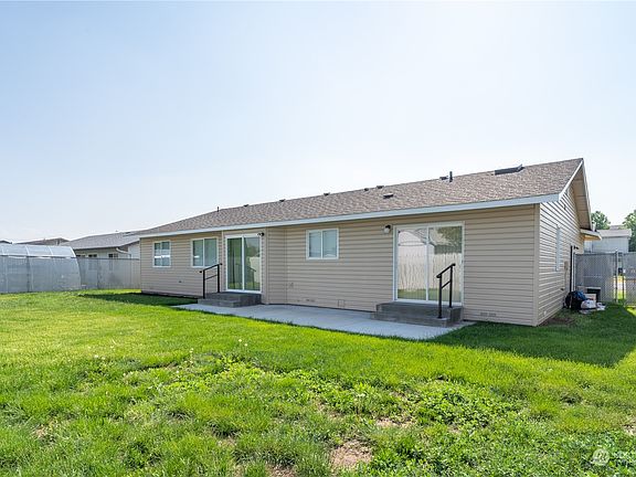 3rd image of 717 Sunburst Court