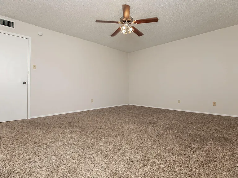 Bel Air Estates — Photo 28