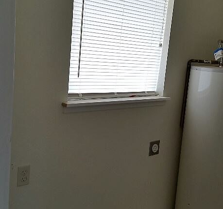 5th image of 303 19th Ave W