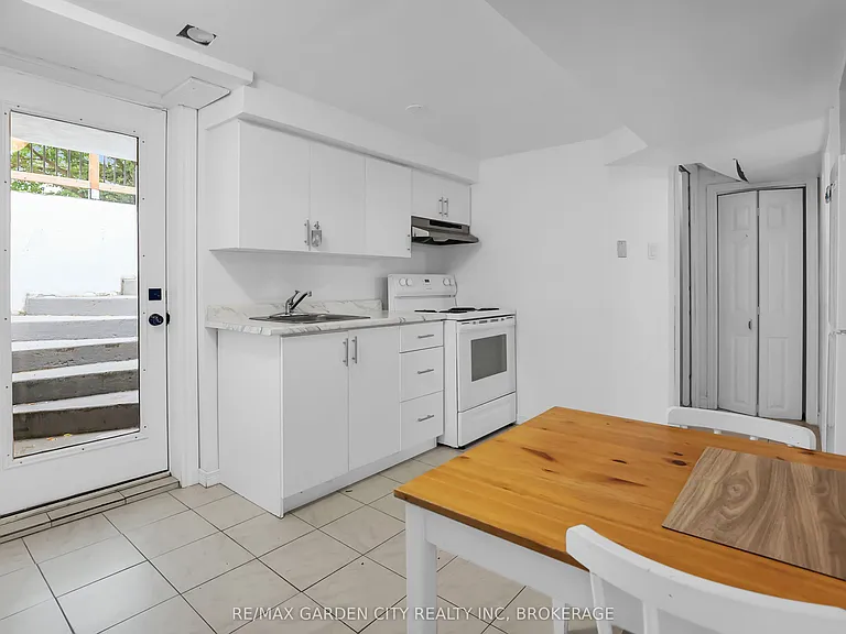 18 Wakil Dr #2 — Photo 2