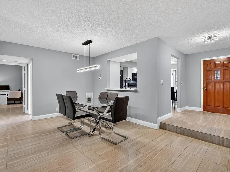 7773 La Mirada Dr — Photo 4
