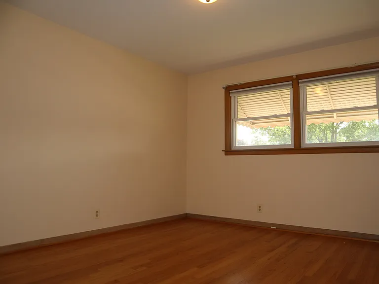 8755 S Fairfield Ave — Photo 10