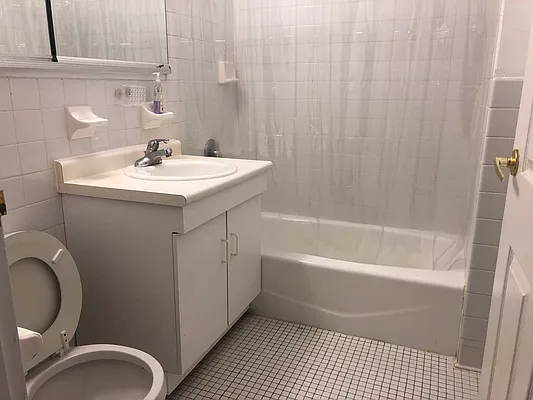 Rented by 18 REALTY | media 13