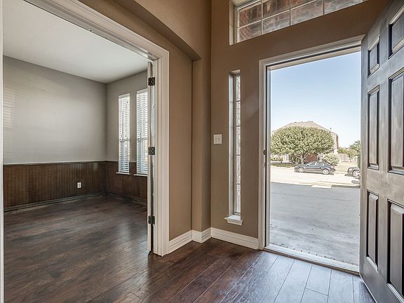 3rd image of 516 Lakeview Cir