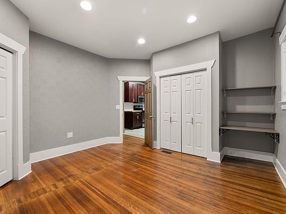 4th image of 1018 W 11th Ave APT 3