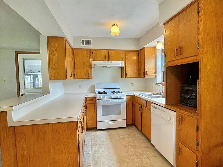 509 Dwyer St — Photo 6