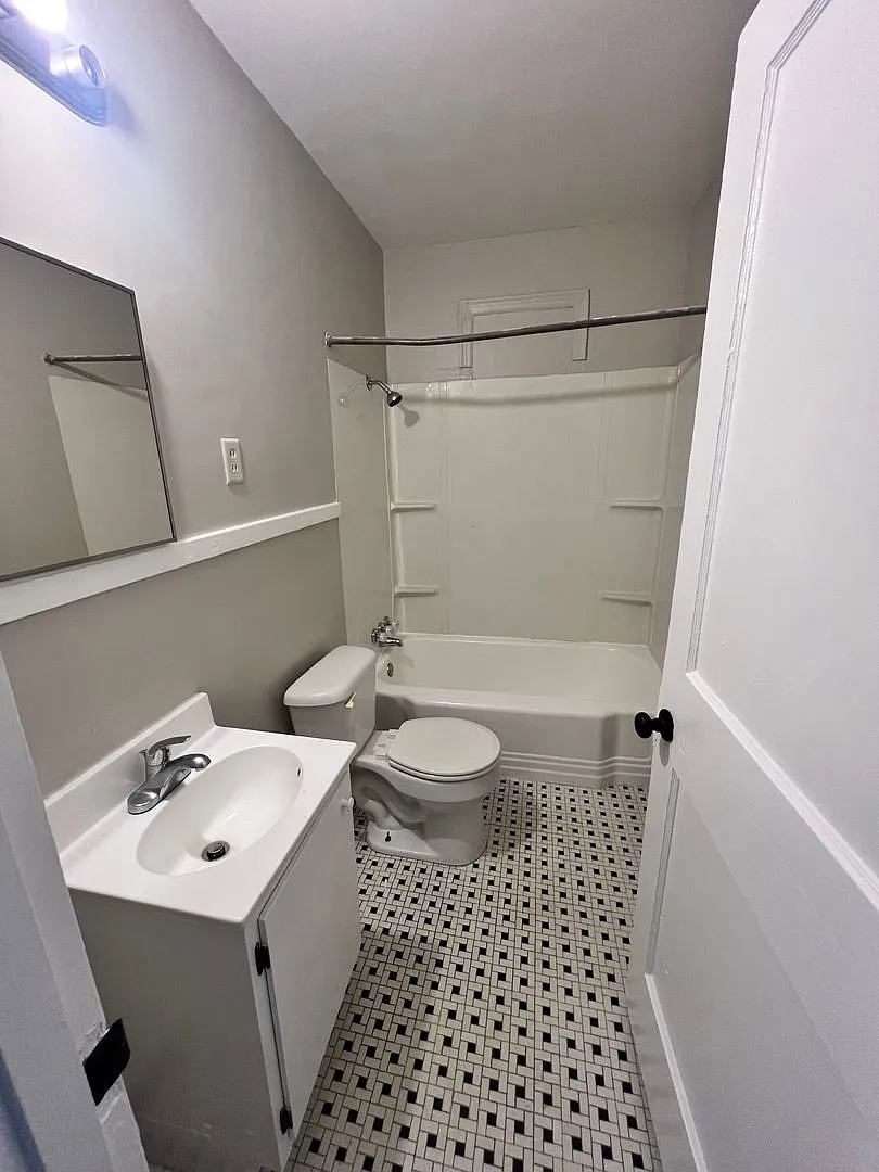 1 Bedroom Duplex — Photo 3