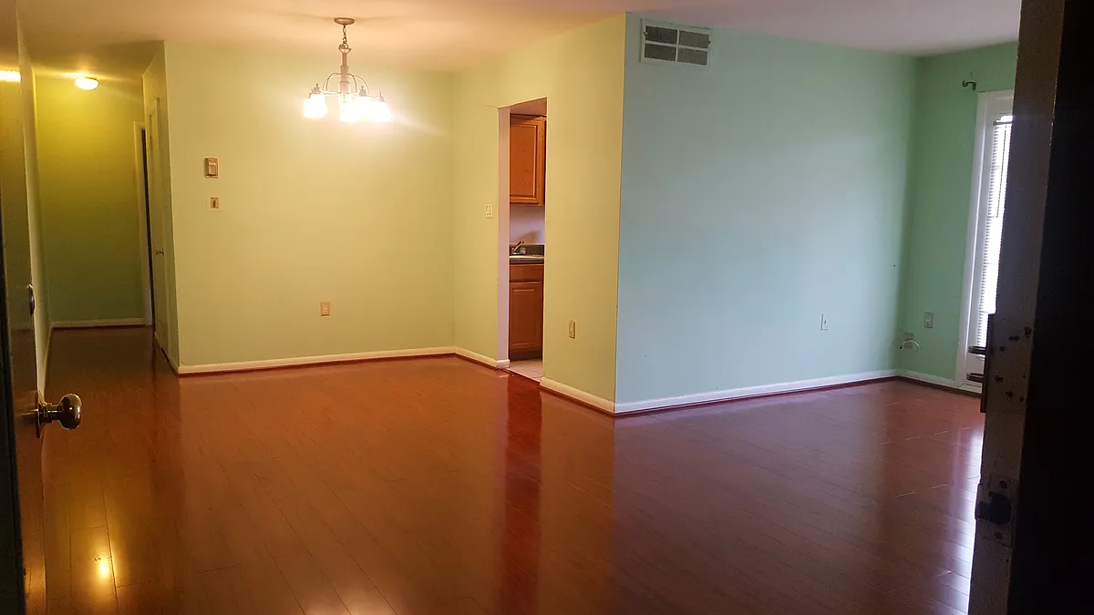 Building Photo - 9455 Fairfax Blvd #304