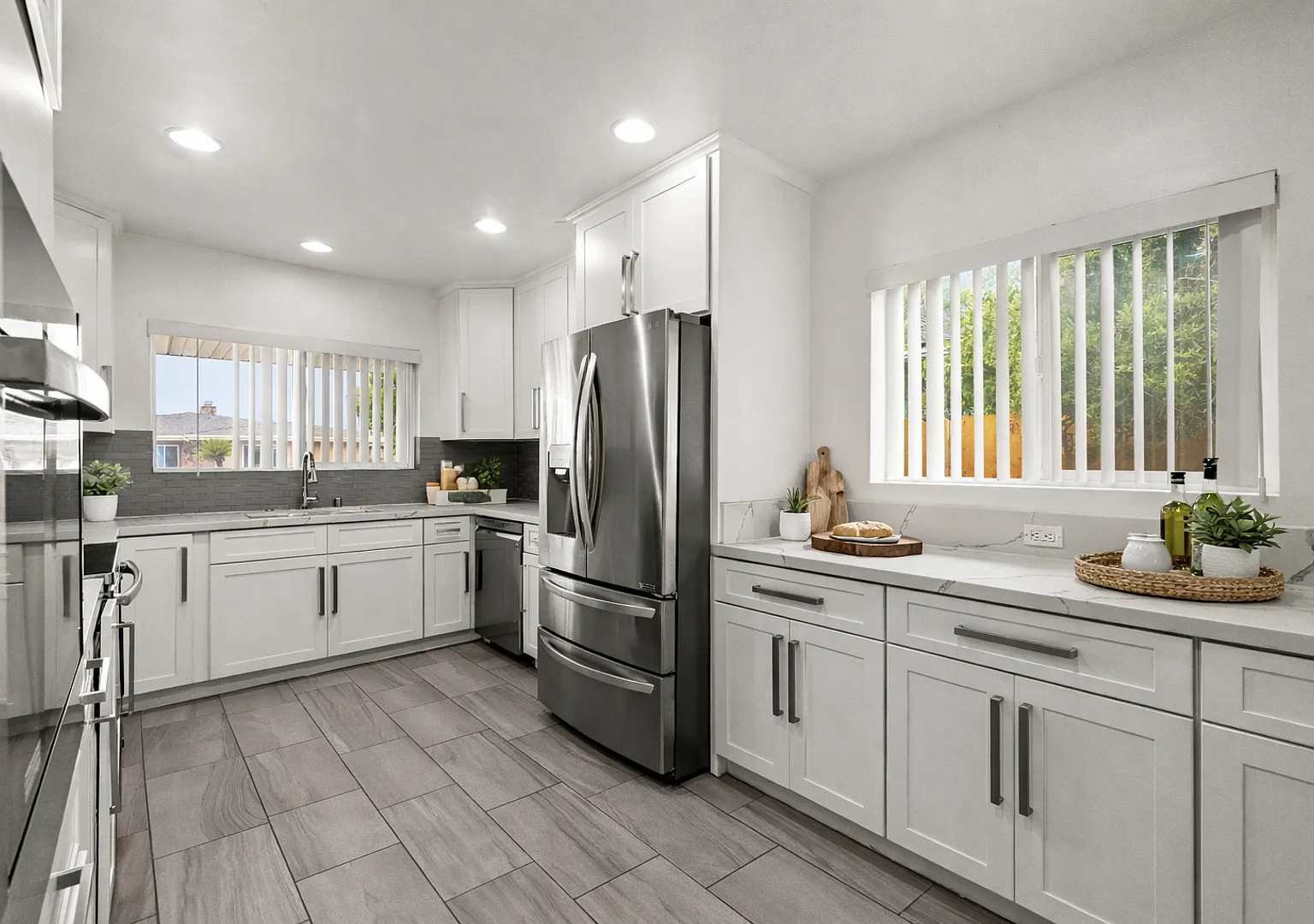8 Bed 3 Bath House on Prime Dorothy Way - Minutes Walk to Campus!! — Photo 3
