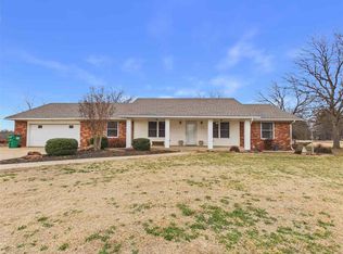 615 W Nebraska St, Walters, OK 73572