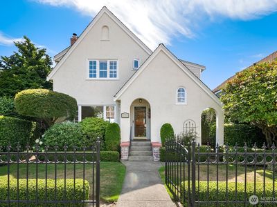 2359 Rosemont Place W, Seattle, WA, 98199