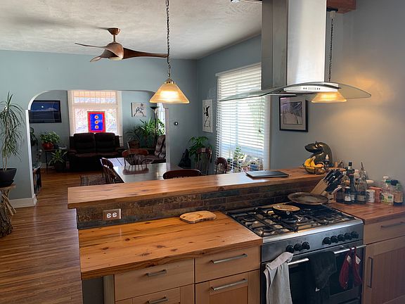 5th image of 1027 E Belmont Ave