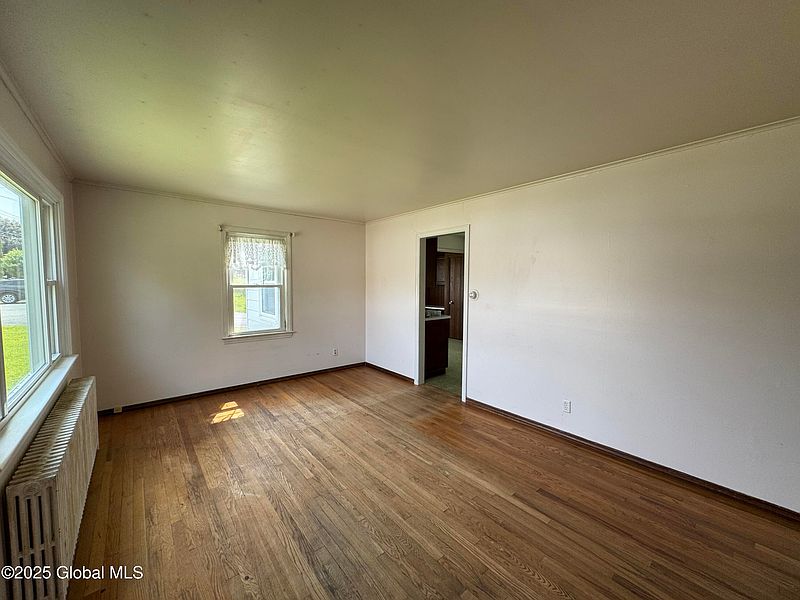 5th image of 46 Elmhurst Avenue