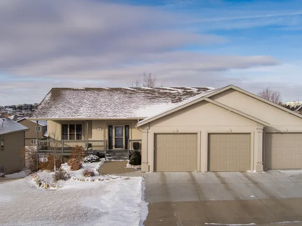 906 Longhorn Dr, Bismarck, ND 58503