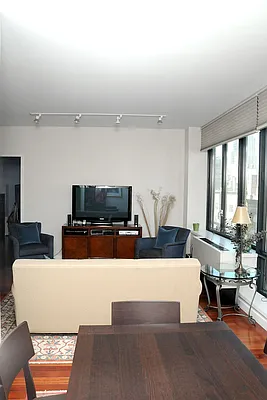 Sold by Manhattan Modern | media 3