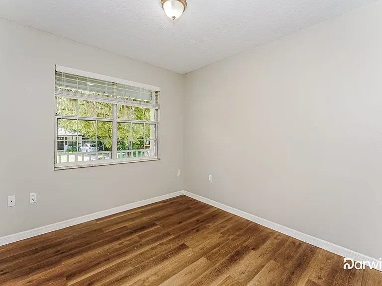 230 N Salisbury Ave — Photo 11