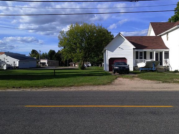 3rd image of 122 N Lincoln St