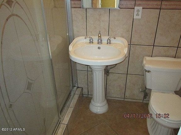 4th image of 2930 N 81st Ave
