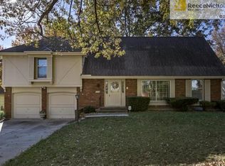 33 W Bridlespur Ter, Kansas City, MO 64114