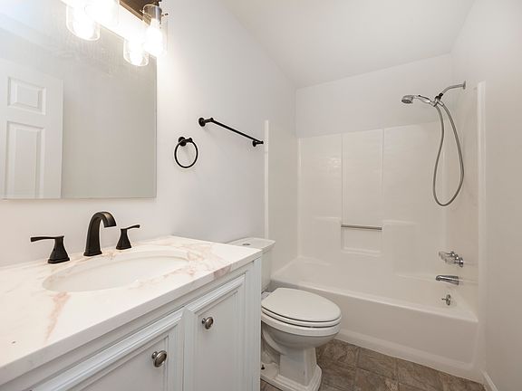 3rd image of 462 W Prospect Ave