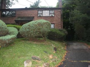 10 Linden St, Great Neck, NY 11021