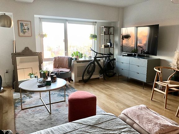 3rd image of 360 Smith St APT 4H