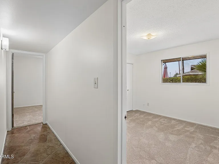 1014 E Balboa Cir — Photo 15