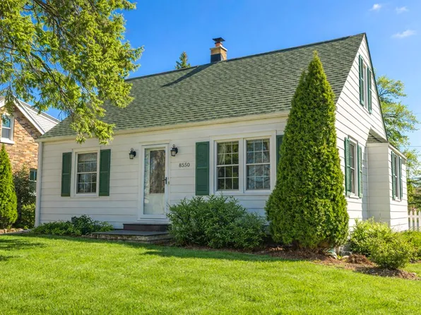 8550 North Regent ROAD, Fox Point, WI 53217