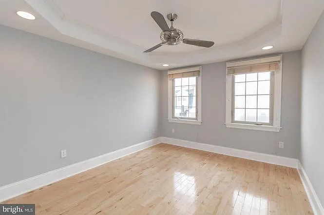 932 S Kenwood Ave — Photo 12
