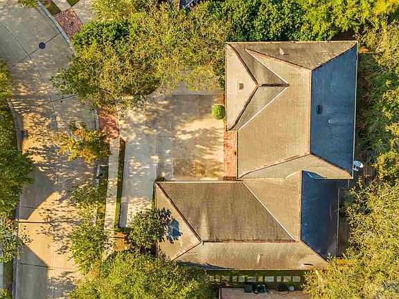 4th image of 126 Versailles Dr