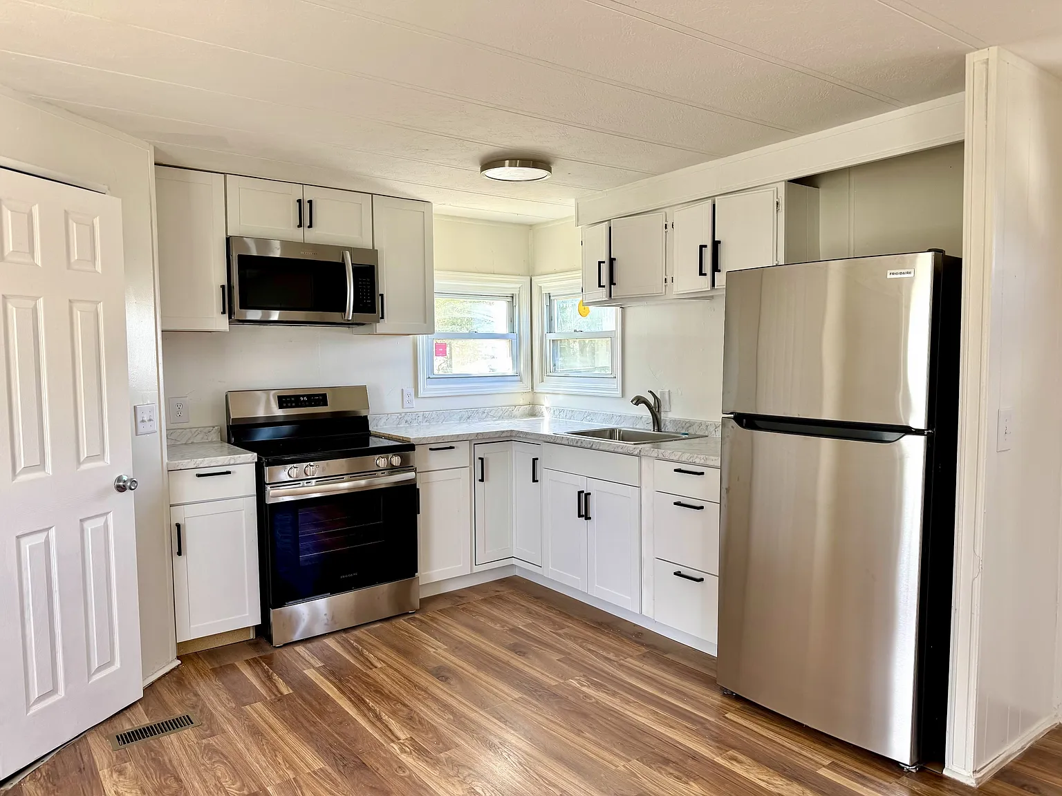 Aviation Estates - Lot 8 — Photo 3