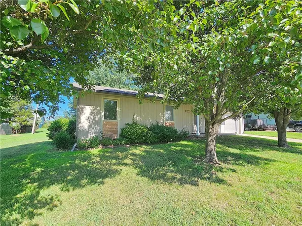 414 N Ash St, Garnett, KS 66032