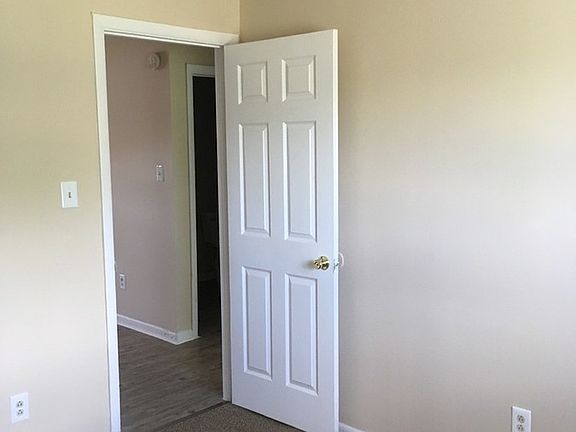 5th image of 3717 Turnpike Rd APT 203
