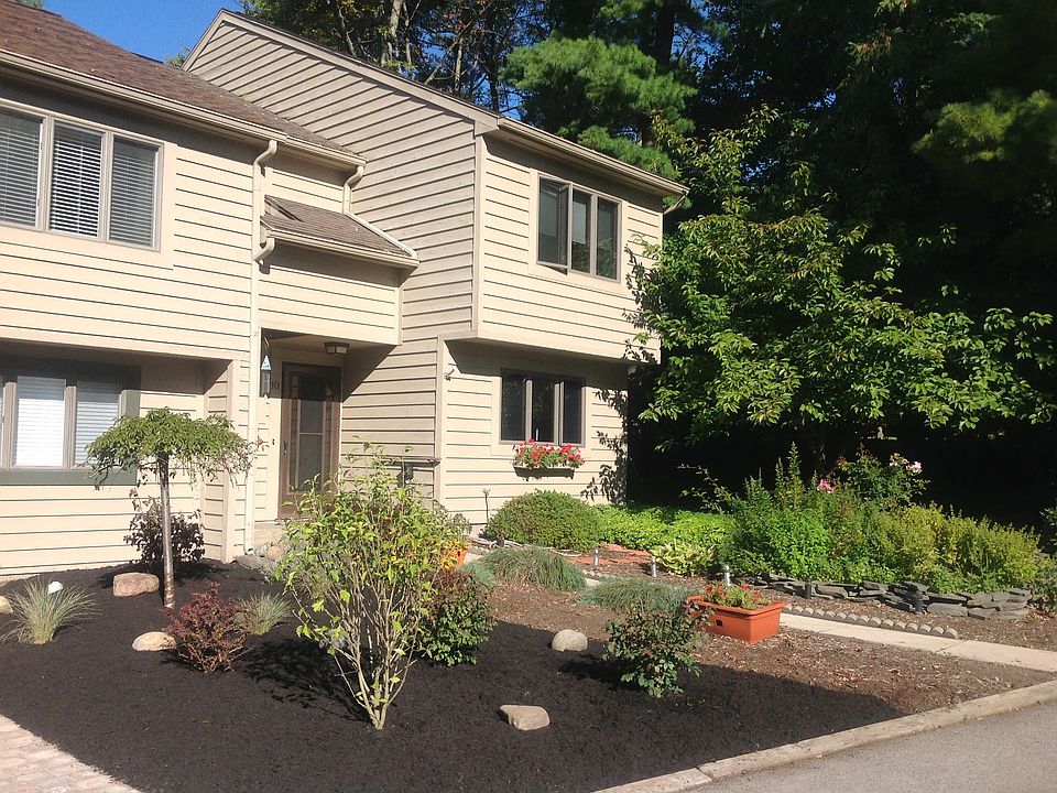 1st image of 10 Golfside Cir