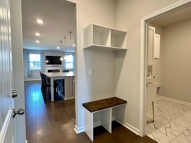 304 Greymoor Ln — Photo 9