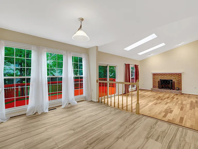 814 Autumn Breeze Ct — Photo 11