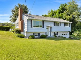 17 Dwight Rd, Middlefield, CT 06455